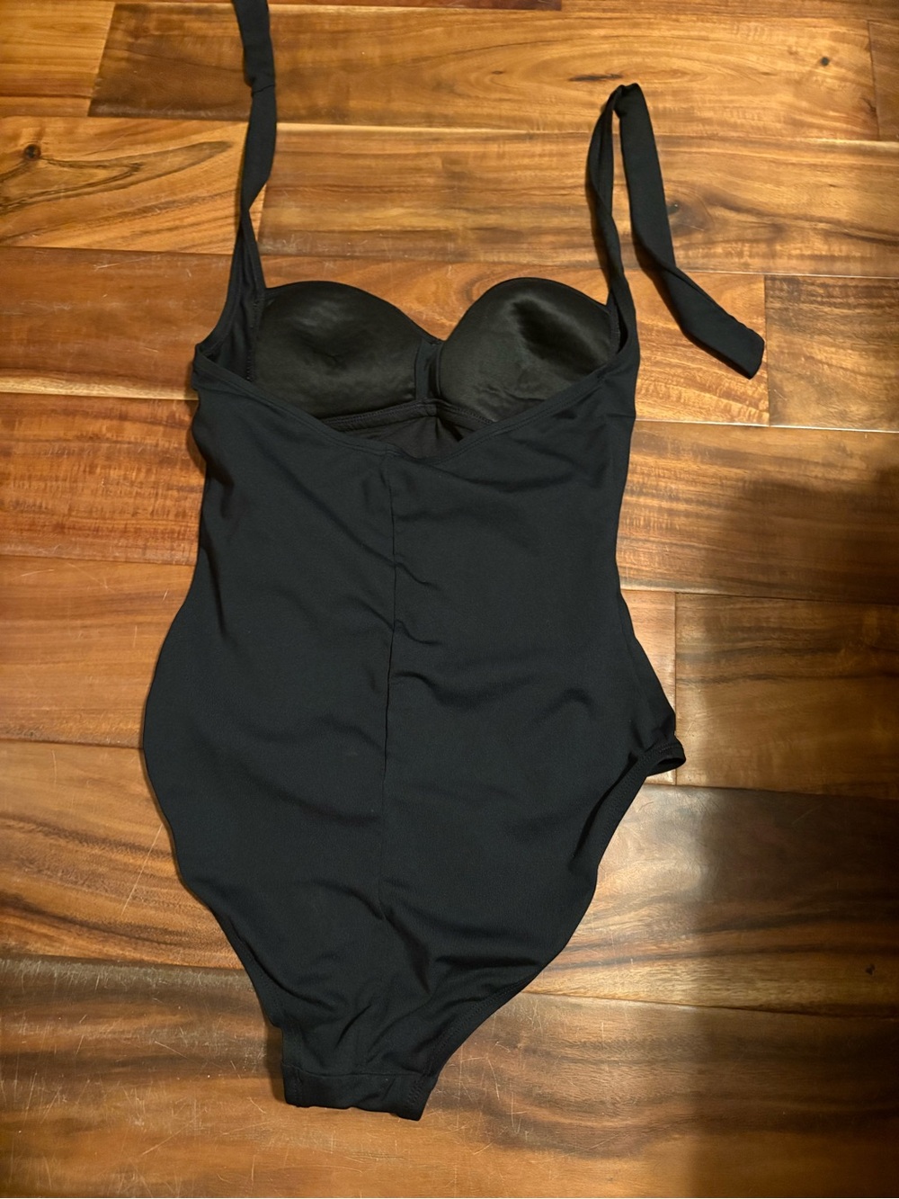 La Blanca Black Ruched Halter One Piece Swimsuit Size 6 (1107) - Picture 3 of 6